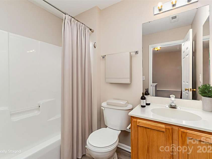 5322 Jocelyn Lane, Charlotte, NC 28269.  MLS# CAR4266929, YatesRealty ID 20537. 