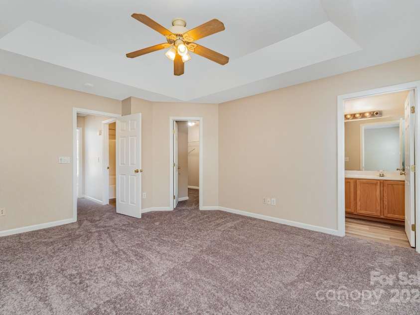 5322 Jocelyn Lane, Charlotte, NC 28269.  MLS# CAR4266929, YatesRealty ID 20537. Primary Bedroom