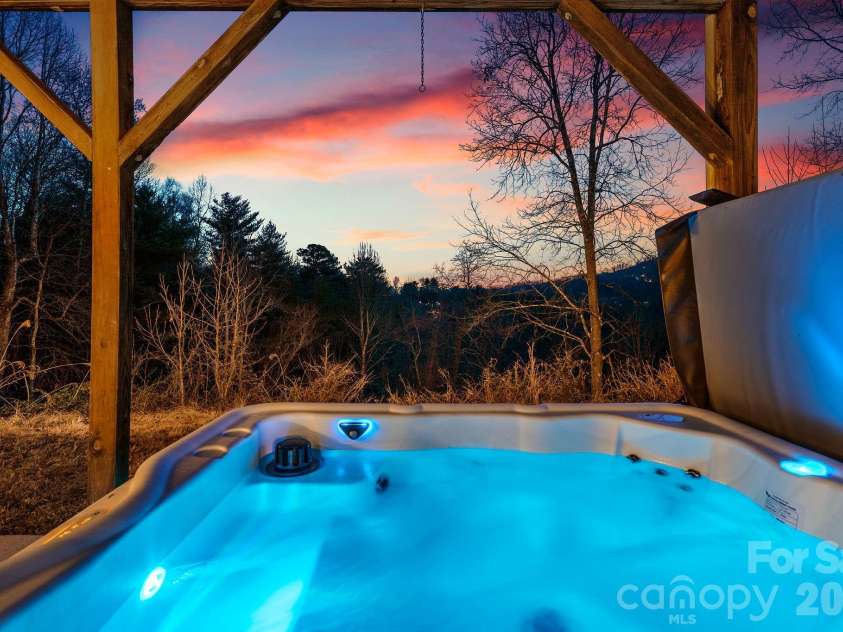 36 Wineberry Lane, Asheville, NC 28803.  MLS# CAR4377804, YatesRealty ID 20539. 