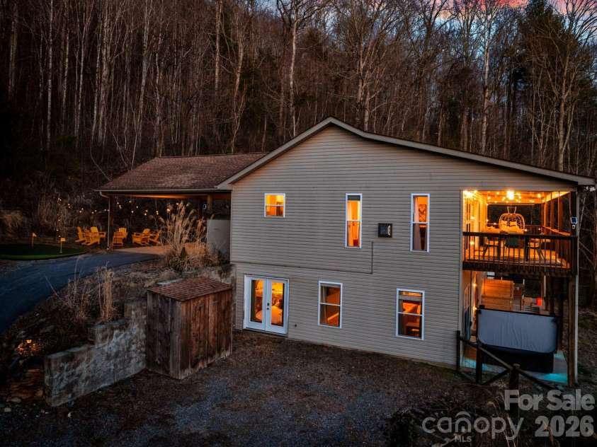36 Wineberry Lane, Asheville, NC 28803.  MLS# CAR4377804, YatesRealty ID 20539. 
