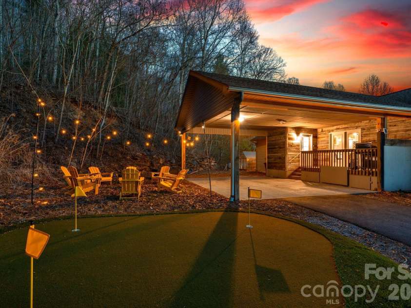 36 Wineberry Lane, Asheville, NC 28803.  MLS# CAR4377804, YatesRealty ID 20539. 