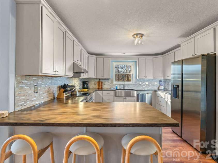 36 Wineberry Lane, Asheville, NC 28803.  MLS# CAR4377804, YatesRealty ID 20539. 