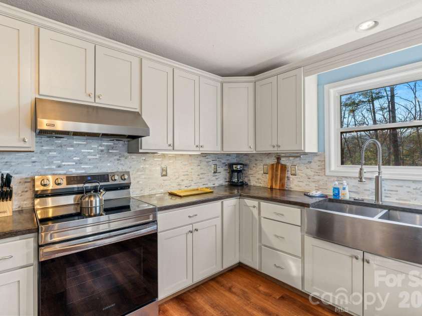 36 Wineberry Lane, Asheville, NC 28803.  MLS# CAR4377804, YatesRealty ID 20539. 