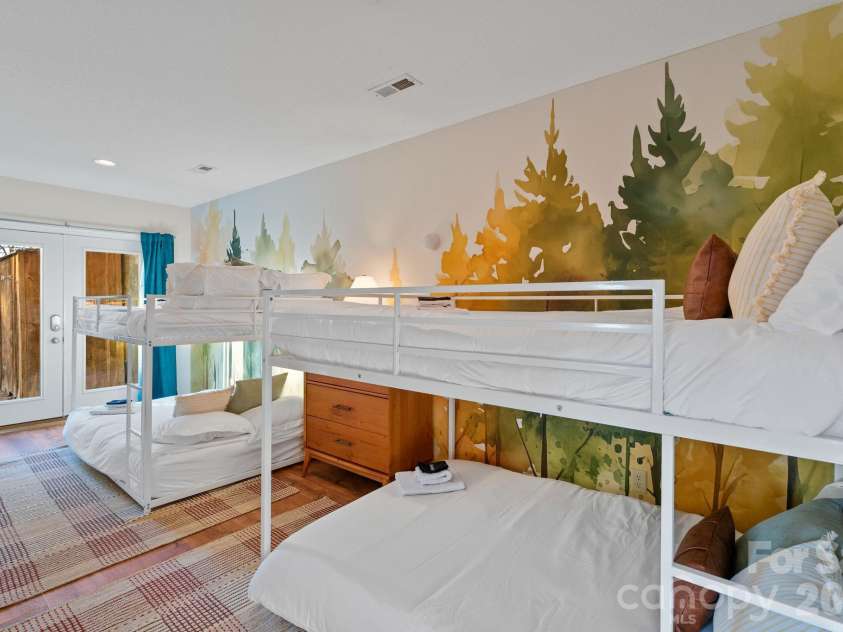 36 Wineberry Lane, Asheville, NC 28803.  MLS# CAR4377804, YatesRealty ID 20539. 