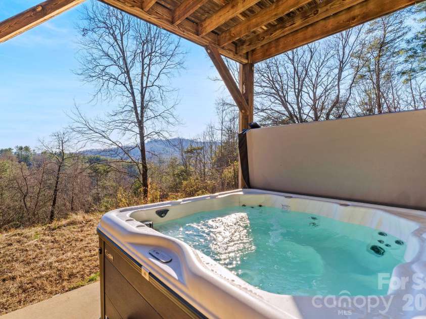 36 Wineberry Lane, Asheville, NC 28803.  MLS# CAR4377804, YatesRealty ID 20539. 
