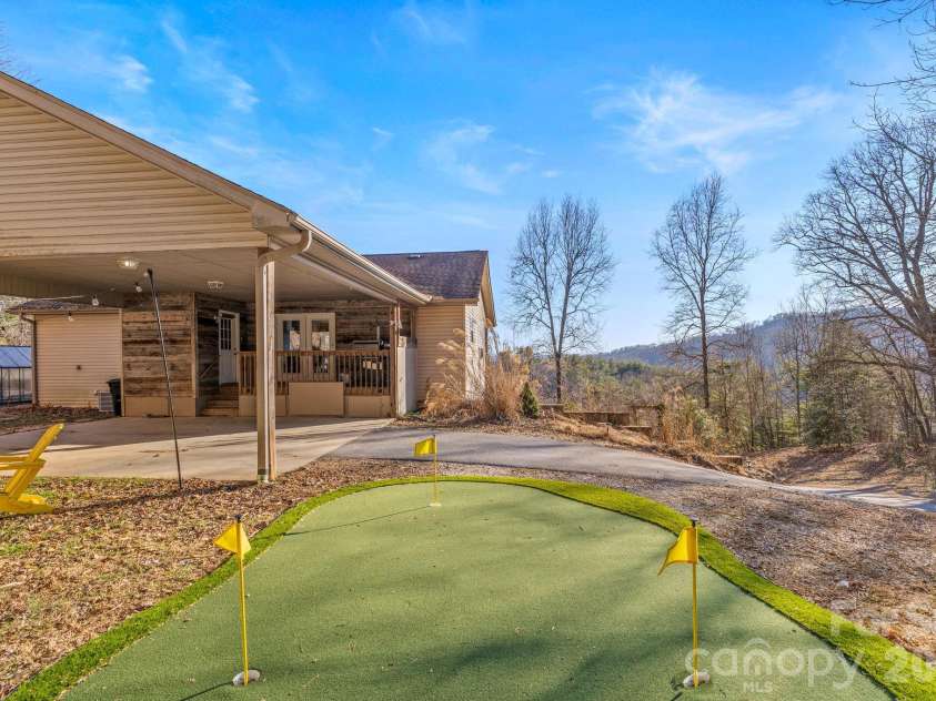 36 Wineberry Lane, Asheville, NC 28803.  MLS# CAR4377804, YatesRealty ID 20539. 