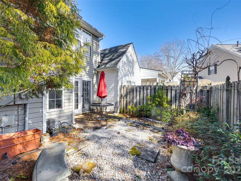 8929 Bryant Field Circle, Charlotte, NC 28277.  MLS# CAR4226724, YatesRealty ID 2054. Garden/Patio