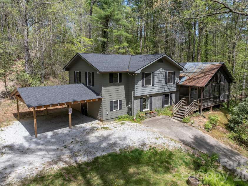 138 Stillwagon Lane, Cedar Mountain, NC 28718.  MLS# CAR4377246, YatesRealty ID 20540. 