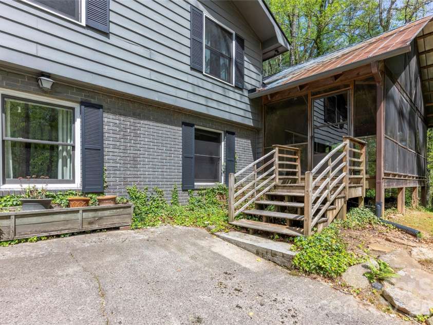 138 Stillwagon Lane, Cedar Mountain, NC 28718.  MLS# CAR4377246, YatesRealty ID 20540. 