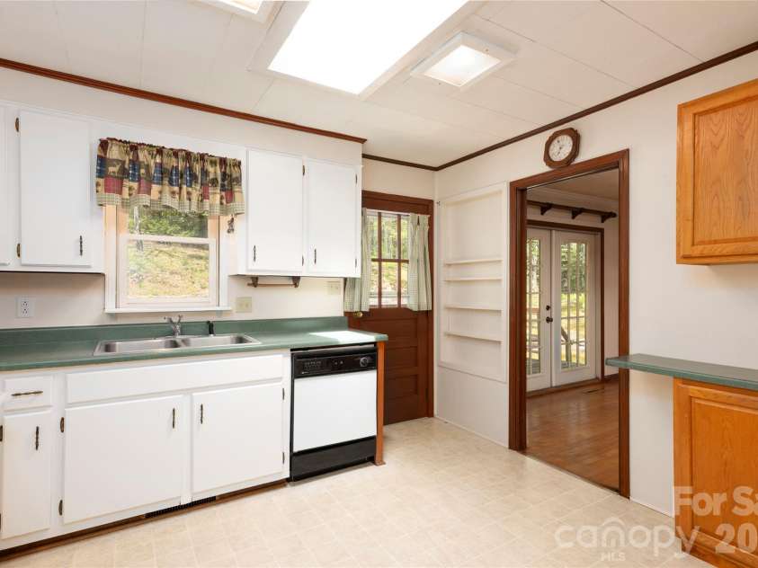 138 Stillwagon Lane, Cedar Mountain, NC 28718.  MLS# CAR4377246, YatesRealty ID 20540. 