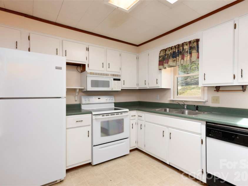 138 Stillwagon Lane, Cedar Mountain, NC 28718.  MLS# CAR4377246, YatesRealty ID 20540. 