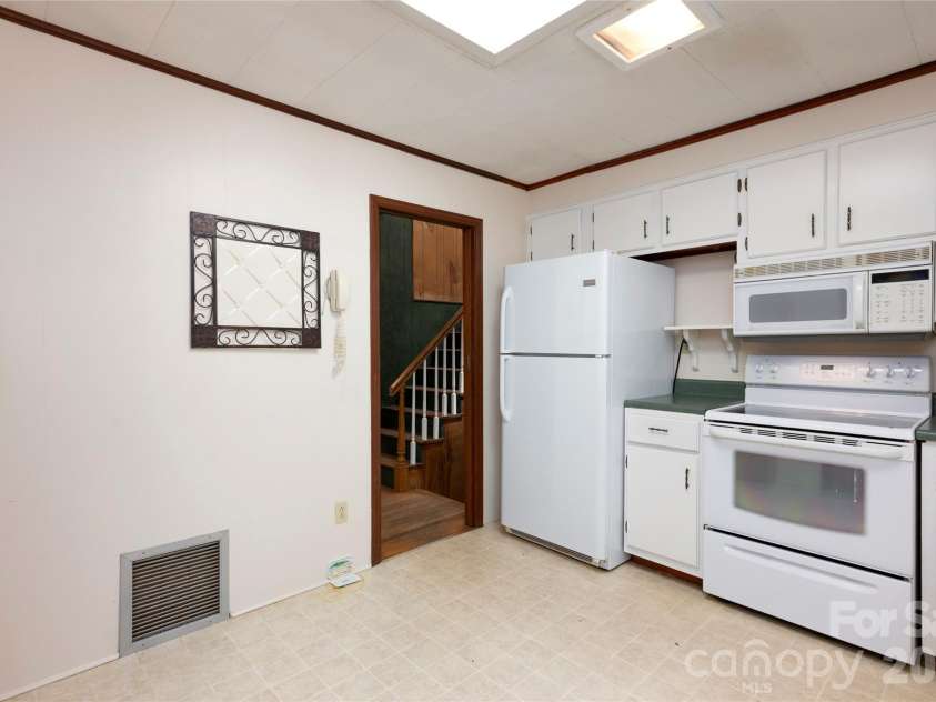 138 Stillwagon Lane, Cedar Mountain, NC 28718.  MLS# CAR4377246, YatesRealty ID 20540. 