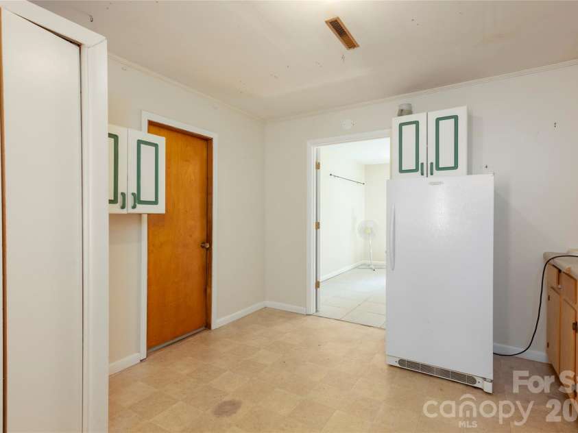 138 Stillwagon Lane, Cedar Mountain, NC 28718.  MLS# CAR4377246, YatesRealty ID 20540. 