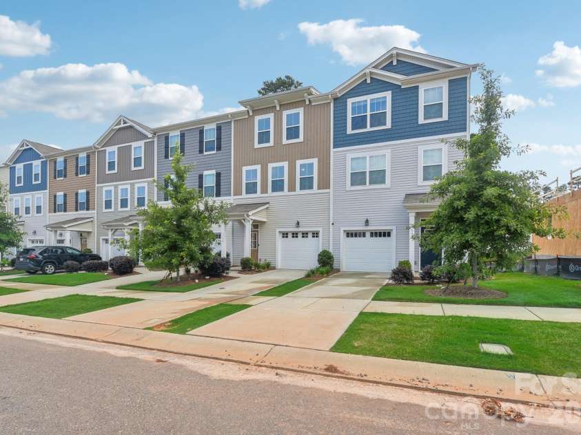 1134 Keydet Drive, Charlotte, NC 28216.  MLS# CAR4357751, YatesRealty ID 20542. 