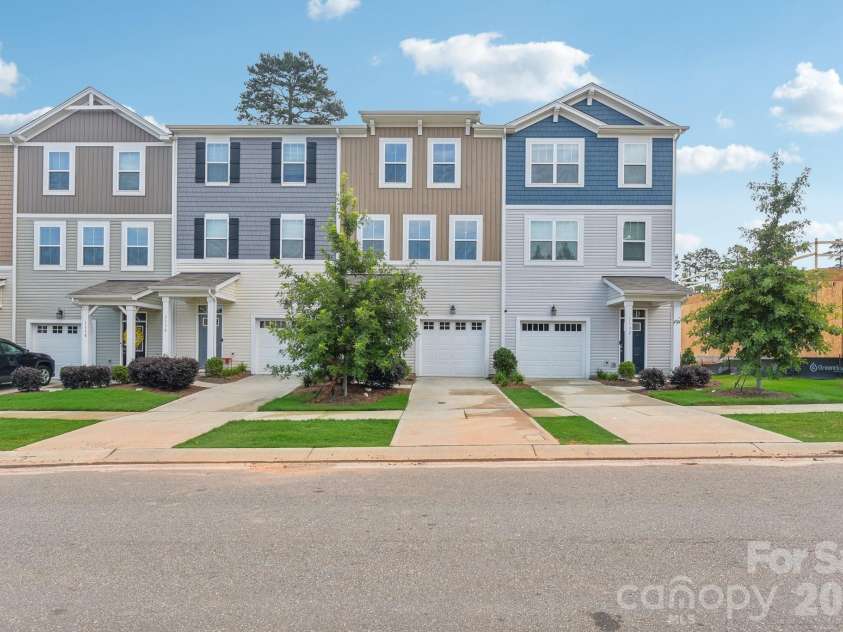 1134 Keydet Drive, Charlotte, NC 28216.  MLS# CAR4357751, YatesRealty ID 20542. 
