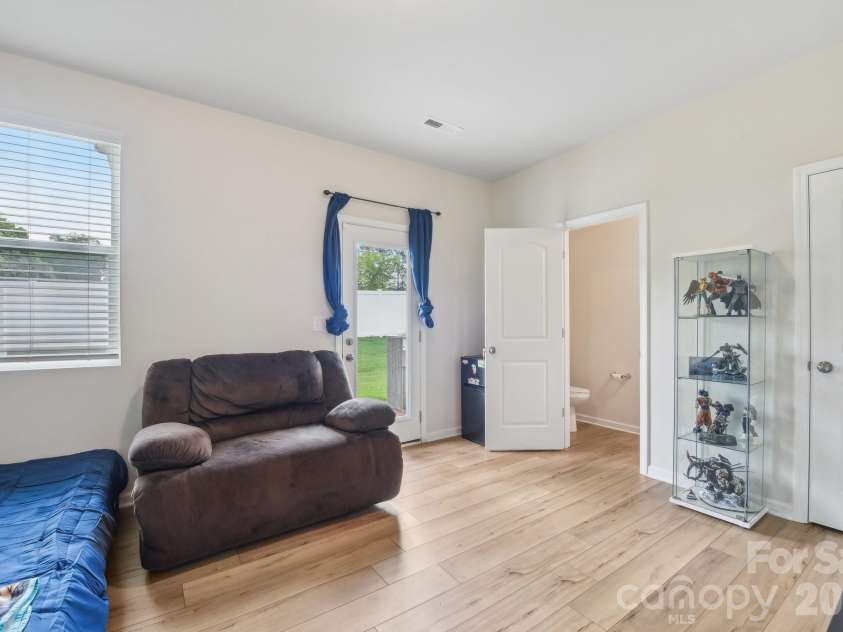 1134 Keydet Drive, Charlotte, NC 28216.  MLS# CAR4357751, YatesRealty ID 20542. 