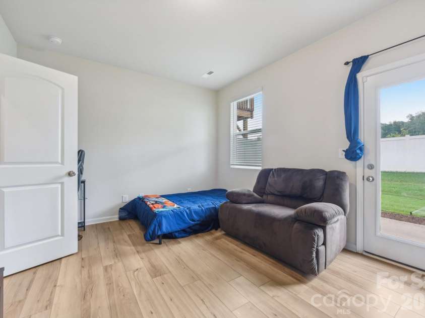 1134 Keydet Drive, Charlotte, NC 28216.  MLS# CAR4357751, YatesRealty ID 20542. 