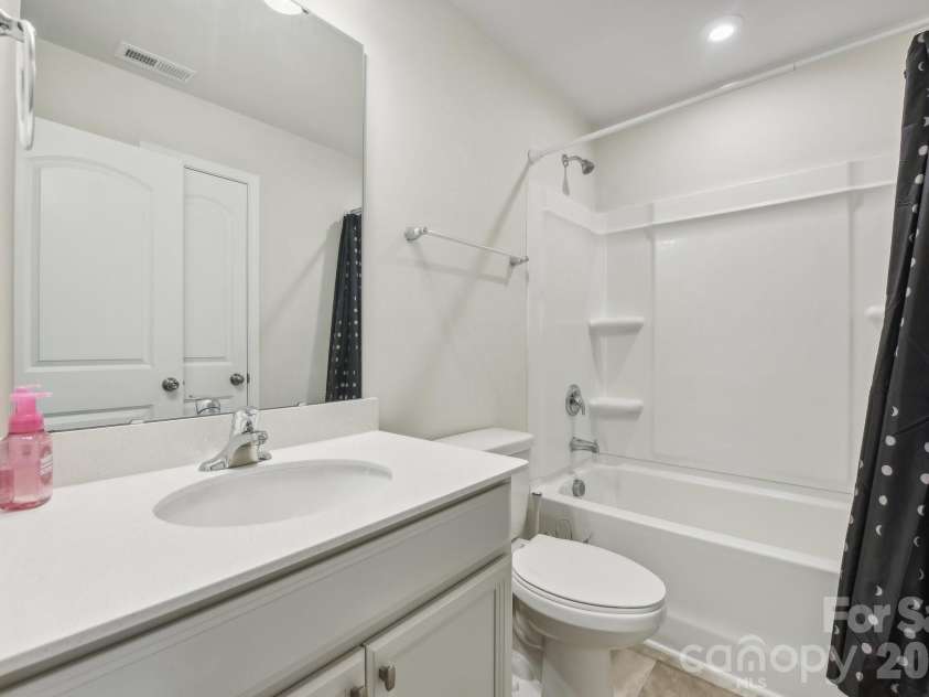 1134 Keydet Drive, Charlotte, NC 28216.  MLS# CAR4357751, YatesRealty ID 20542. 