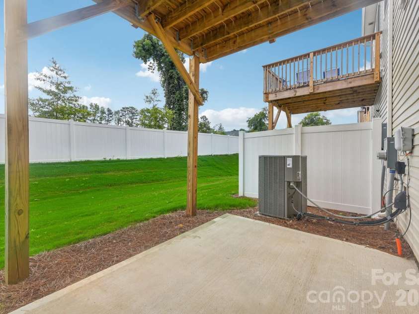 1134 Keydet Drive, Charlotte, NC 28216.  MLS# CAR4357751, YatesRealty ID 20542. 