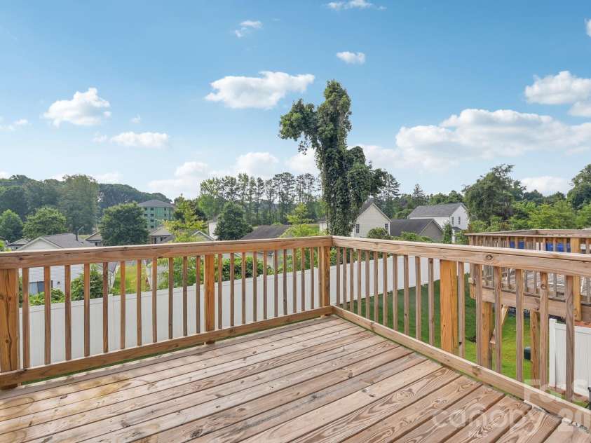 1134 Keydet Drive, Charlotte, NC 28216.  MLS# CAR4357751, YatesRealty ID 20542. 