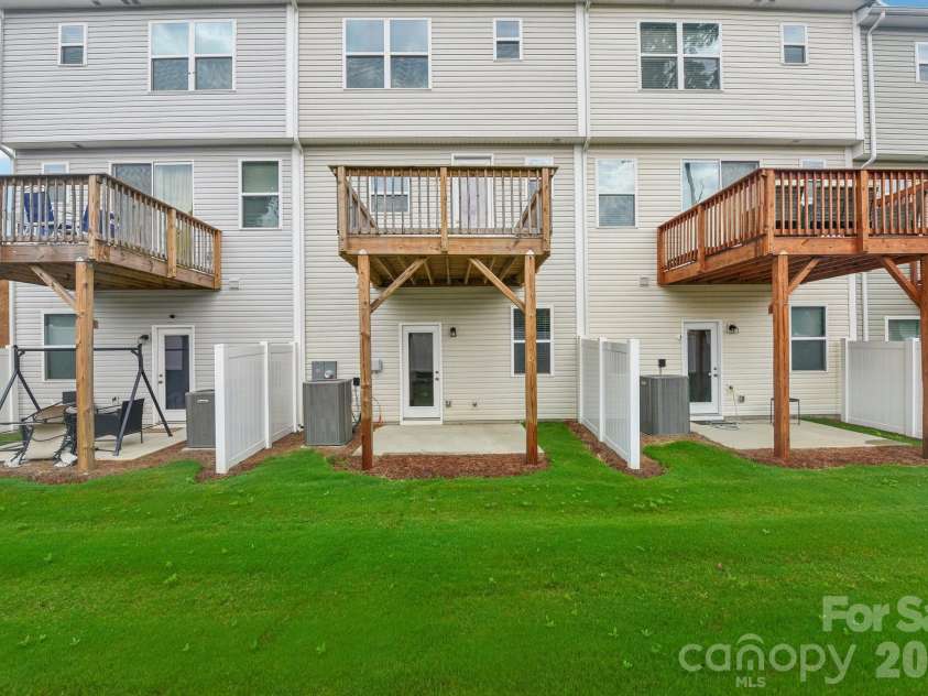 1134 Keydet Drive, Charlotte, NC 28216.  MLS# CAR4357751, YatesRealty ID 20542. 