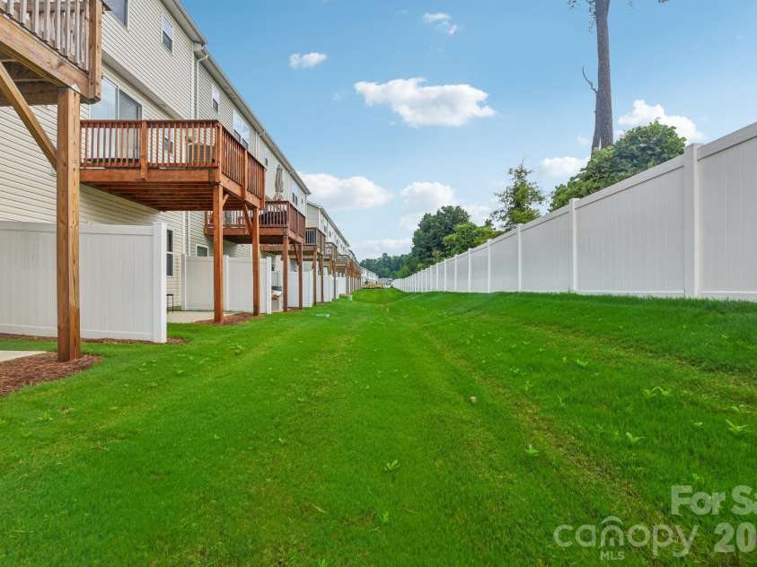 1134 Keydet Drive, Charlotte, NC 28216.  MLS# CAR4357751, YatesRealty ID 20542. 