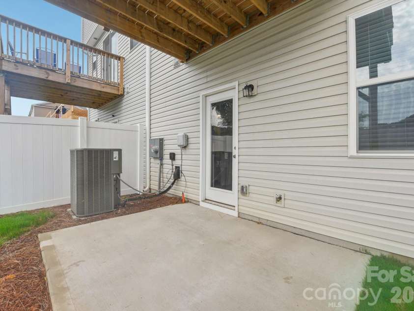 1134 Keydet Drive, Charlotte, NC 28216.  MLS# CAR4357751, YatesRealty ID 20542. 