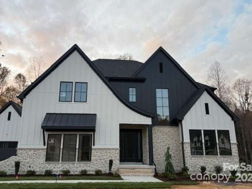 136 Castleview Lane, Mooresville, NC 28115.  MLS# CAR4255180, YatesRealty ID 20542. 