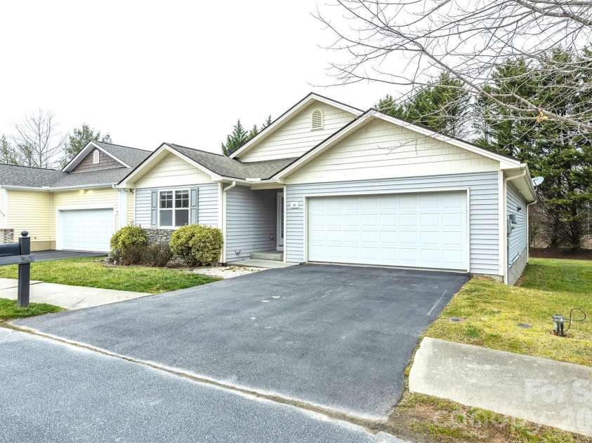 50 Clear Creekside Drive, Hendersonville, NC 28792.  MLS# CAR4336501, YatesRealty ID 20543. 