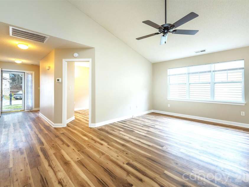50 Clear Creekside Drive, Hendersonville, NC 28792.  MLS# CAR4336501, YatesRealty ID 20543. 