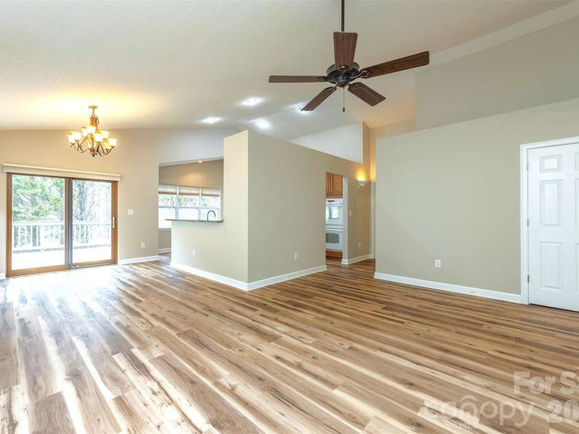 50 Clear Creekside Drive, Hendersonville, NC 28792.  MLS# CAR4336501, YatesRealty ID 20543. 