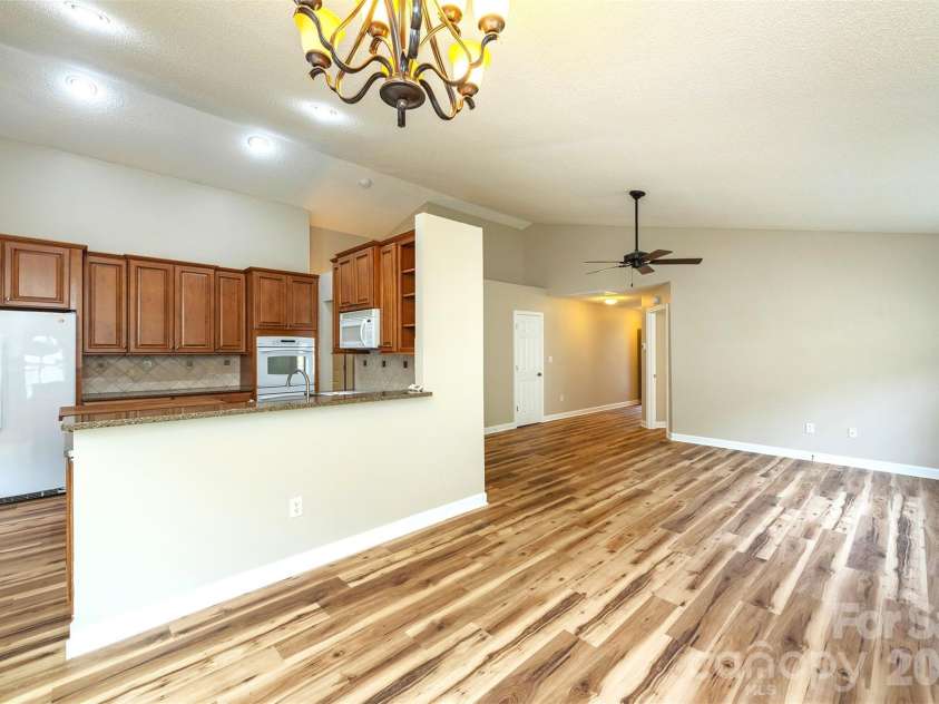 50 Clear Creekside Drive, Hendersonville, NC 28792.  MLS# CAR4336501, YatesRealty ID 20543. 