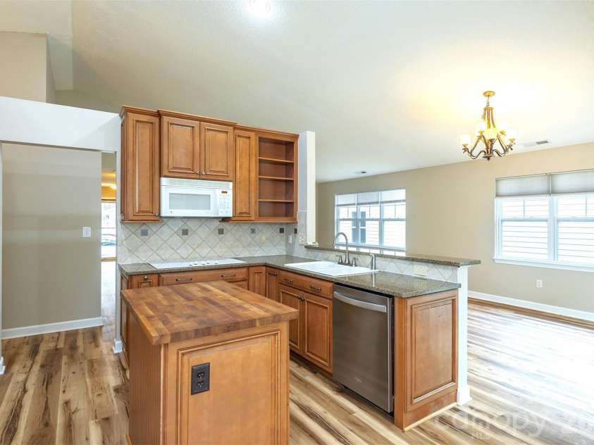 50 Clear Creekside Drive, Hendersonville, NC 28792.  MLS# CAR4336501, YatesRealty ID 20543. 