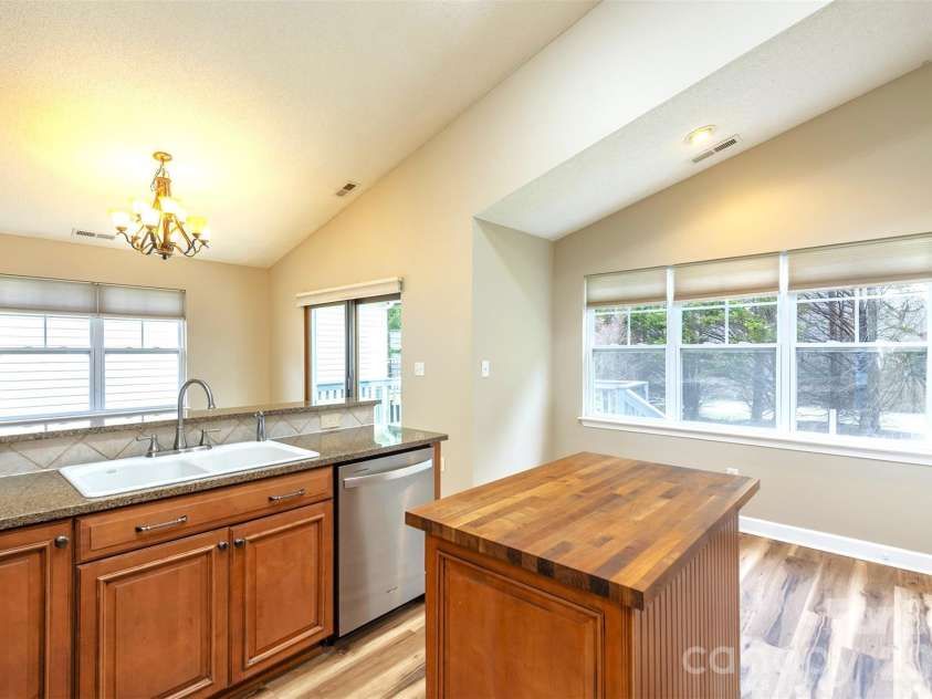 50 Clear Creekside Drive, Hendersonville, NC 28792.  MLS# CAR4336501, YatesRealty ID 20543. 