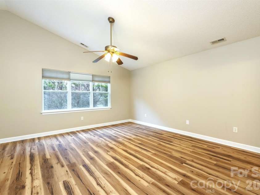 50 Clear Creekside Drive, Hendersonville, NC 28792.  MLS# CAR4336501, YatesRealty ID 20543. 