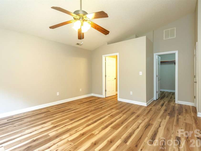 50 Clear Creekside Drive, Hendersonville, NC 28792.  MLS# CAR4336501, YatesRealty ID 20543. 