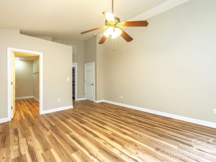 50 Clear Creekside Drive, Hendersonville, NC 28792.  MLS# CAR4336501, YatesRealty ID 20543. 