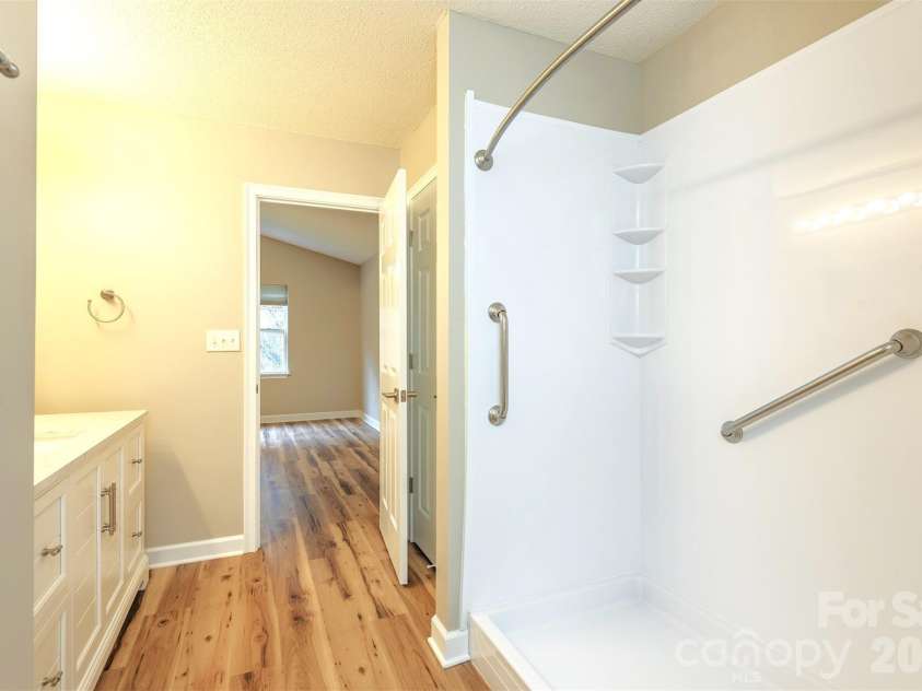 50 Clear Creekside Drive, Hendersonville, NC 28792.  MLS# CAR4336501, YatesRealty ID 20543. 