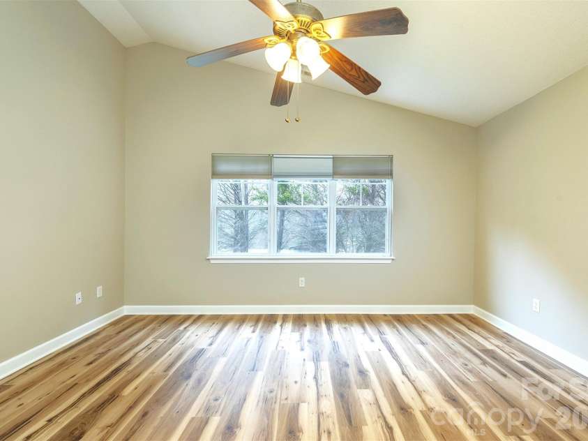 50 Clear Creekside Drive, Hendersonville, NC 28792.  MLS# CAR4336501, YatesRealty ID 20543. 