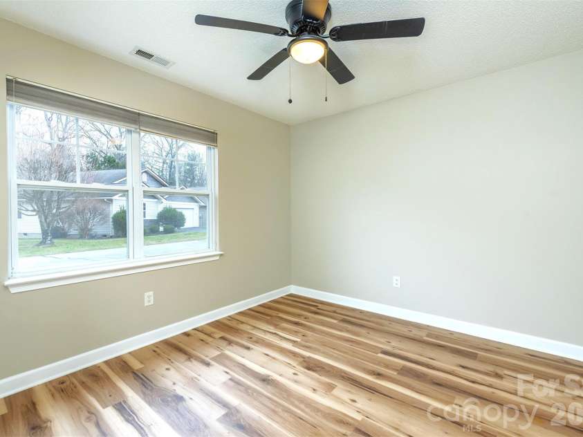 50 Clear Creekside Drive, Hendersonville, NC 28792.  MLS# CAR4336501, YatesRealty ID 20543. 