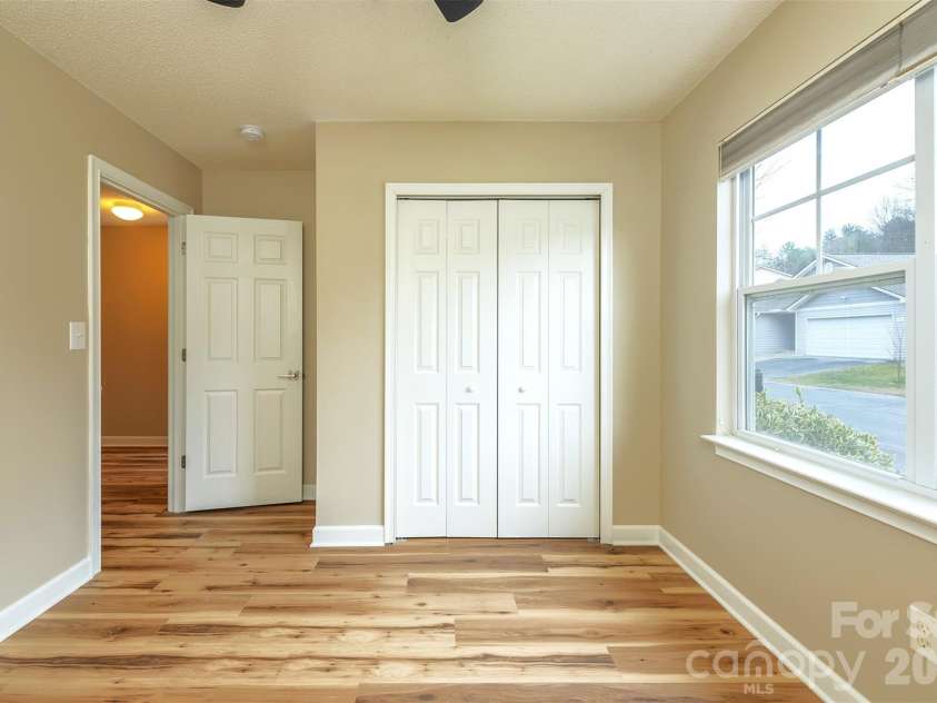 50 Clear Creekside Drive, Hendersonville, NC 28792.  MLS# CAR4336501, YatesRealty ID 20543. 