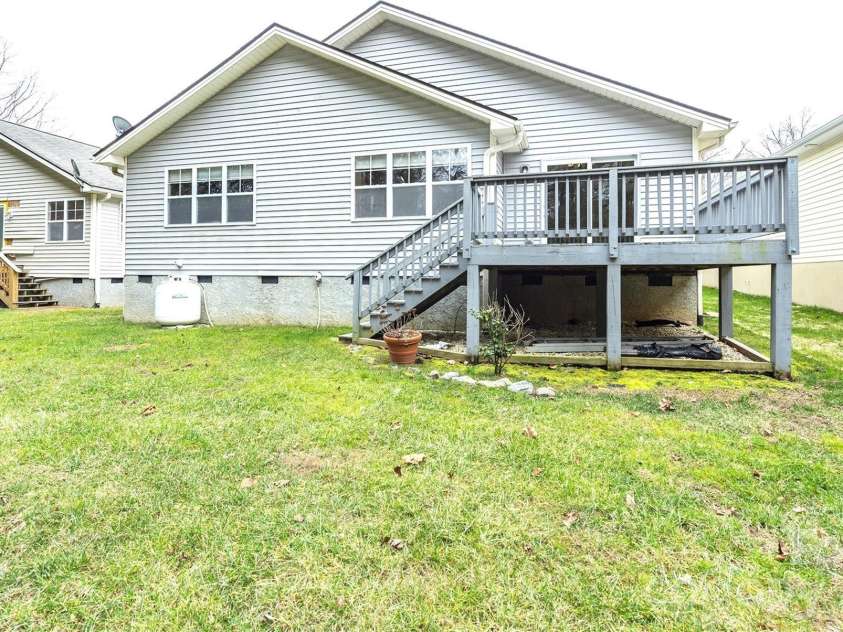50 Clear Creekside Drive, Hendersonville, NC 28792.  MLS# CAR4336501, YatesRealty ID 20543. 