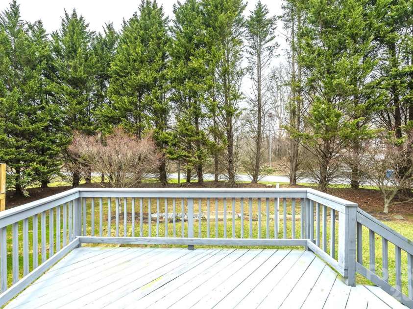 50 Clear Creekside Drive, Hendersonville, NC 28792.  MLS# CAR4336501, YatesRealty ID 20543. 