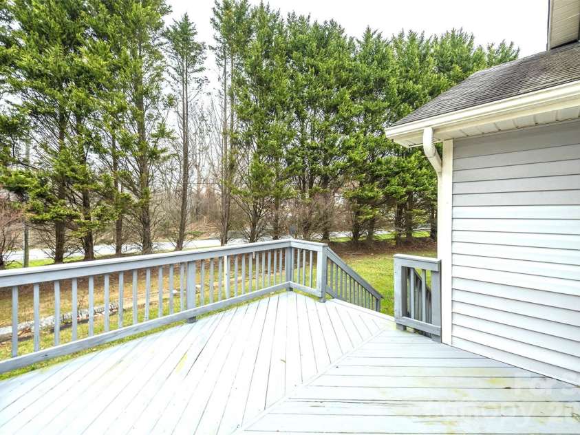50 Clear Creekside Drive, Hendersonville, NC 28792.  MLS# CAR4336501, YatesRealty ID 20543. 