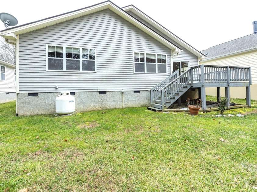 50 Clear Creekside Drive, Hendersonville, NC 28792.  MLS# CAR4336501, YatesRealty ID 20543. 