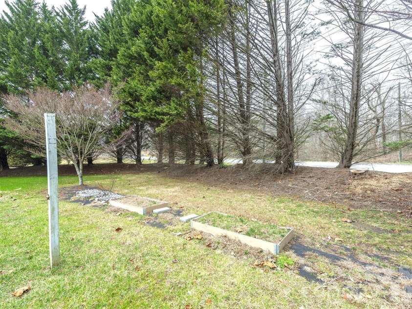 50 Clear Creekside Drive, Hendersonville, NC 28792.  MLS# CAR4336501, YatesRealty ID 20543. 