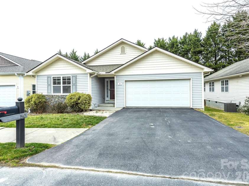 50 Clear Creekside Drive, Hendersonville, NC 28792.  MLS# CAR4336501, YatesRealty ID 20543. 