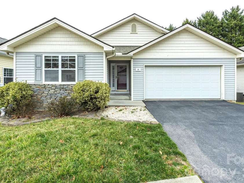 50 Clear Creekside Drive, Hendersonville, NC 28792.  MLS# CAR4336501, YatesRealty ID 20543. 