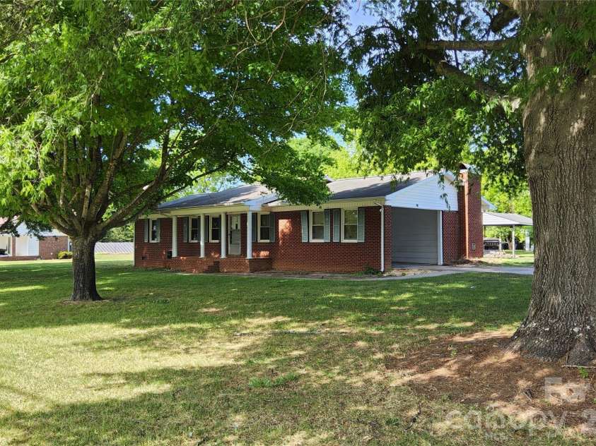 113 Kings Drive, Forest City, NC 28043.  MLS# CAR4378463, YatesRealty ID 20545. 