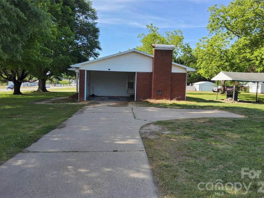 113 Kings Drive, Forest City, NC 28043.  MLS# CAR4378463, YatesRealty ID 20545. 